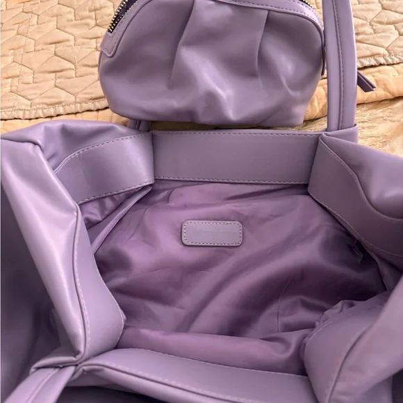 Vince CamupoNeiman Marcus Lavender Tote Bag with matching zip pouchMedium size - Picture 4 of 9